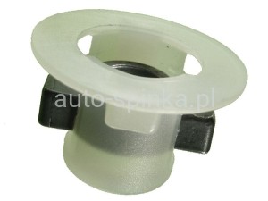 C10043 Gniazdo M8 osłony wydech deska Renault Dacia 7703044013 7701397172 7701397164